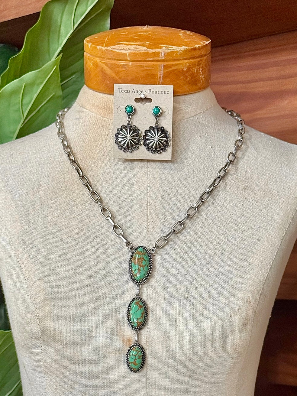 Silver Chain Necklace With Green Pendant