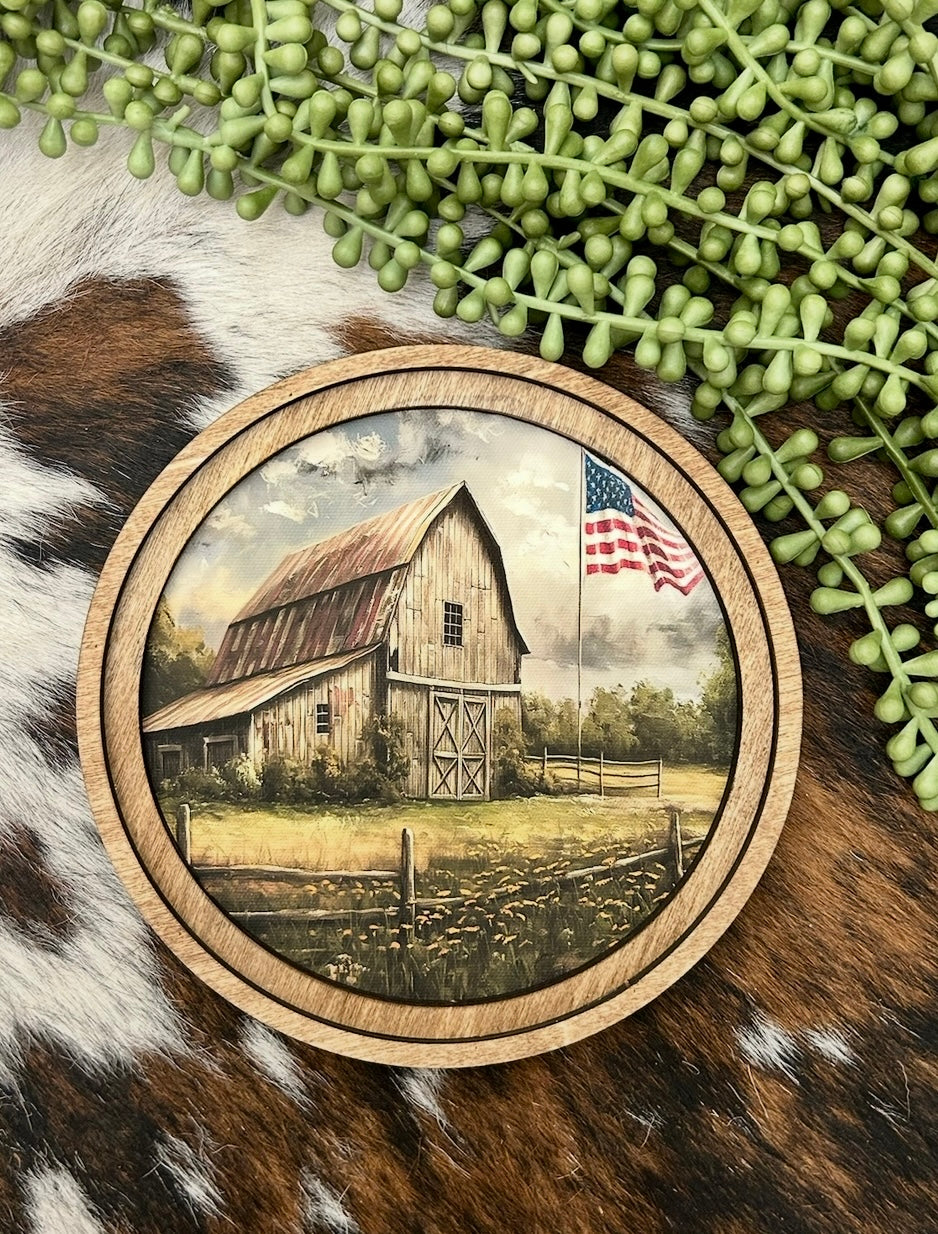 Round Patriotic Homestead Canvas Decor