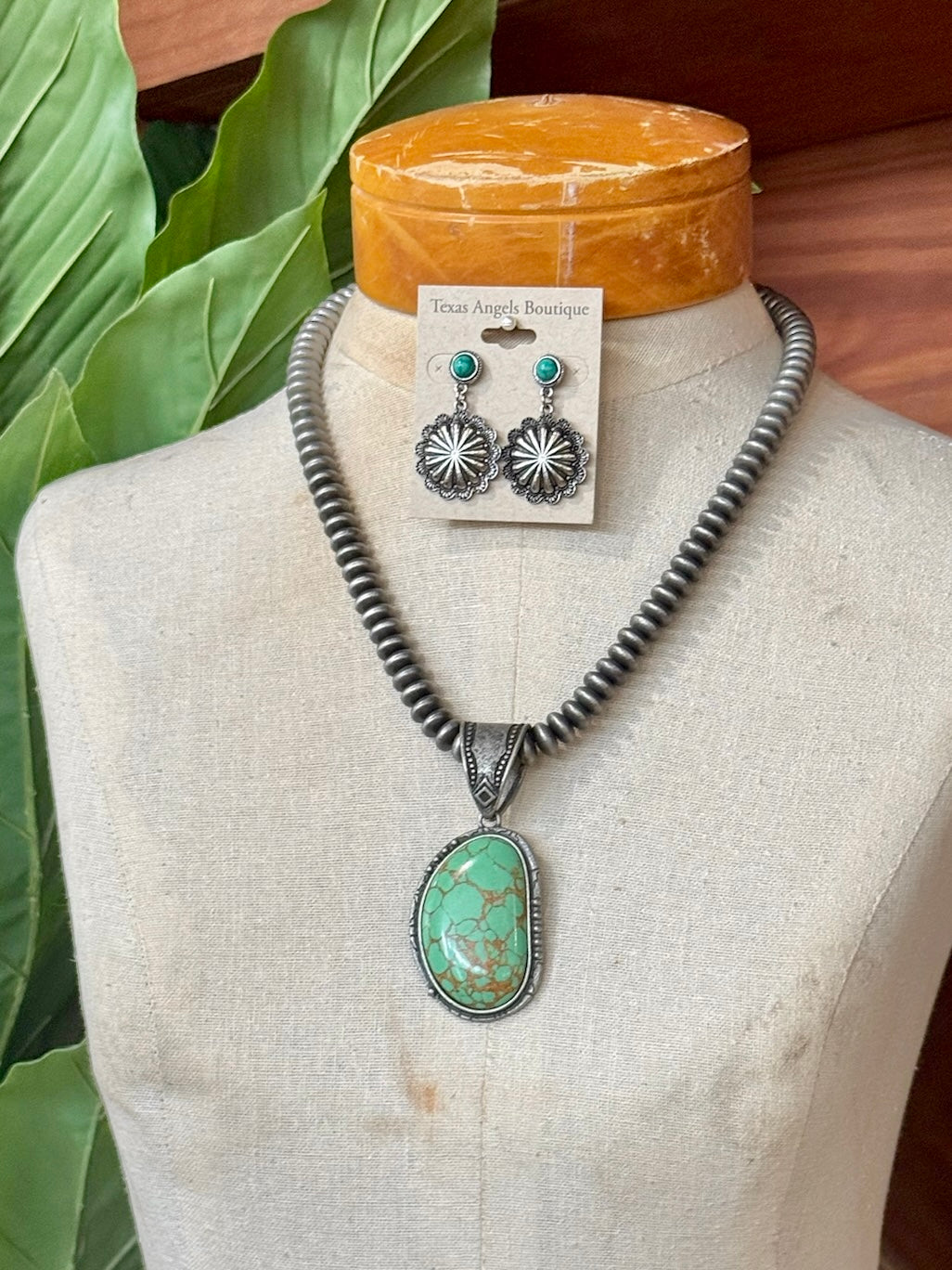 Green Pendant & Silver Saucer Beaded Necklace