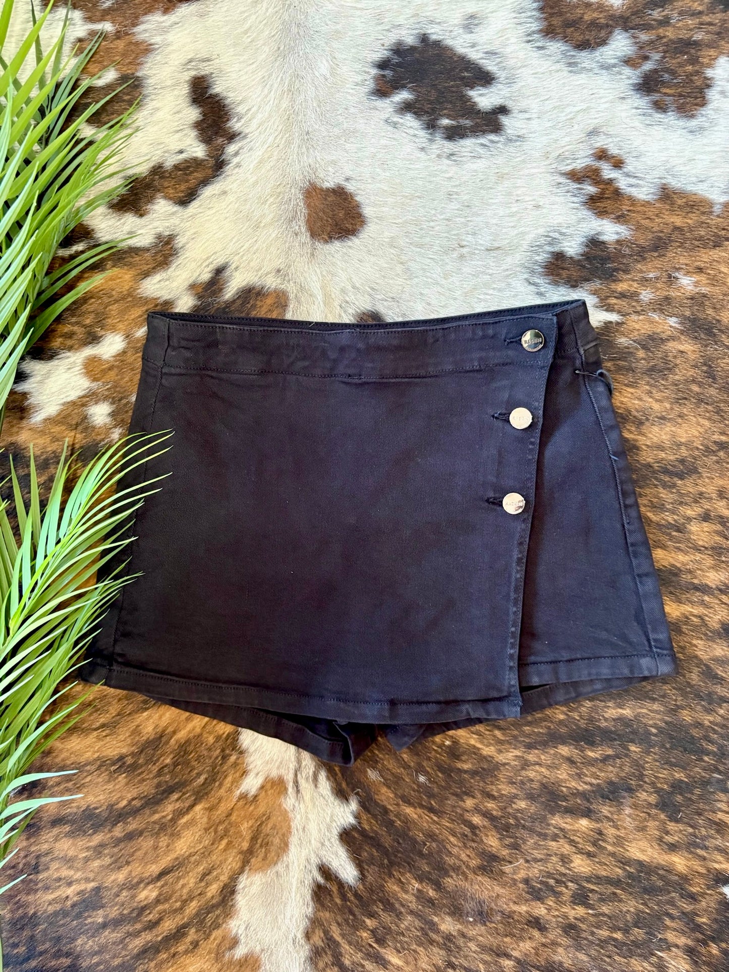 RESTOCK Rising Star Black Risen Skort