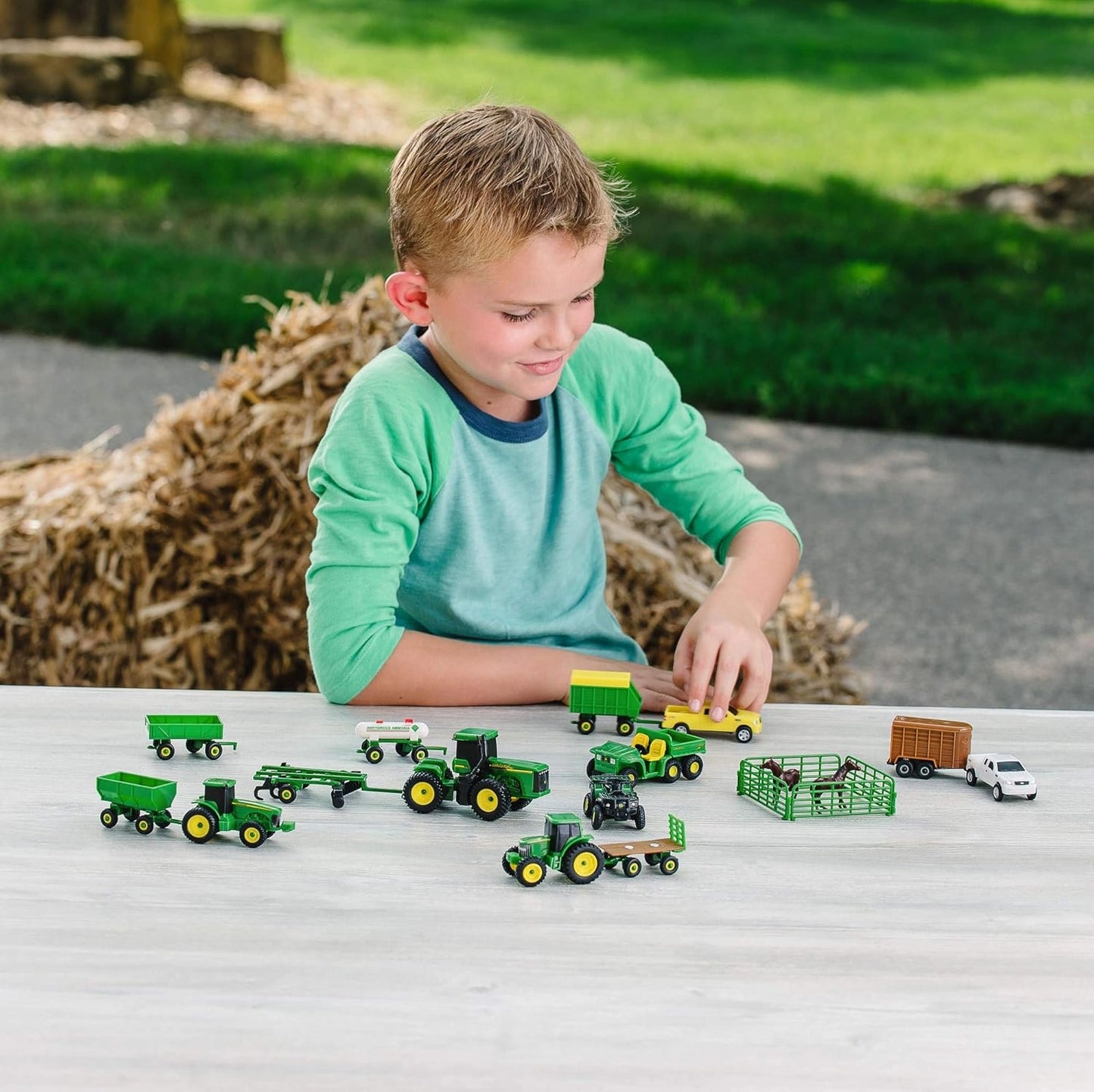 John Deere 20 Piece Tractor Toy Set