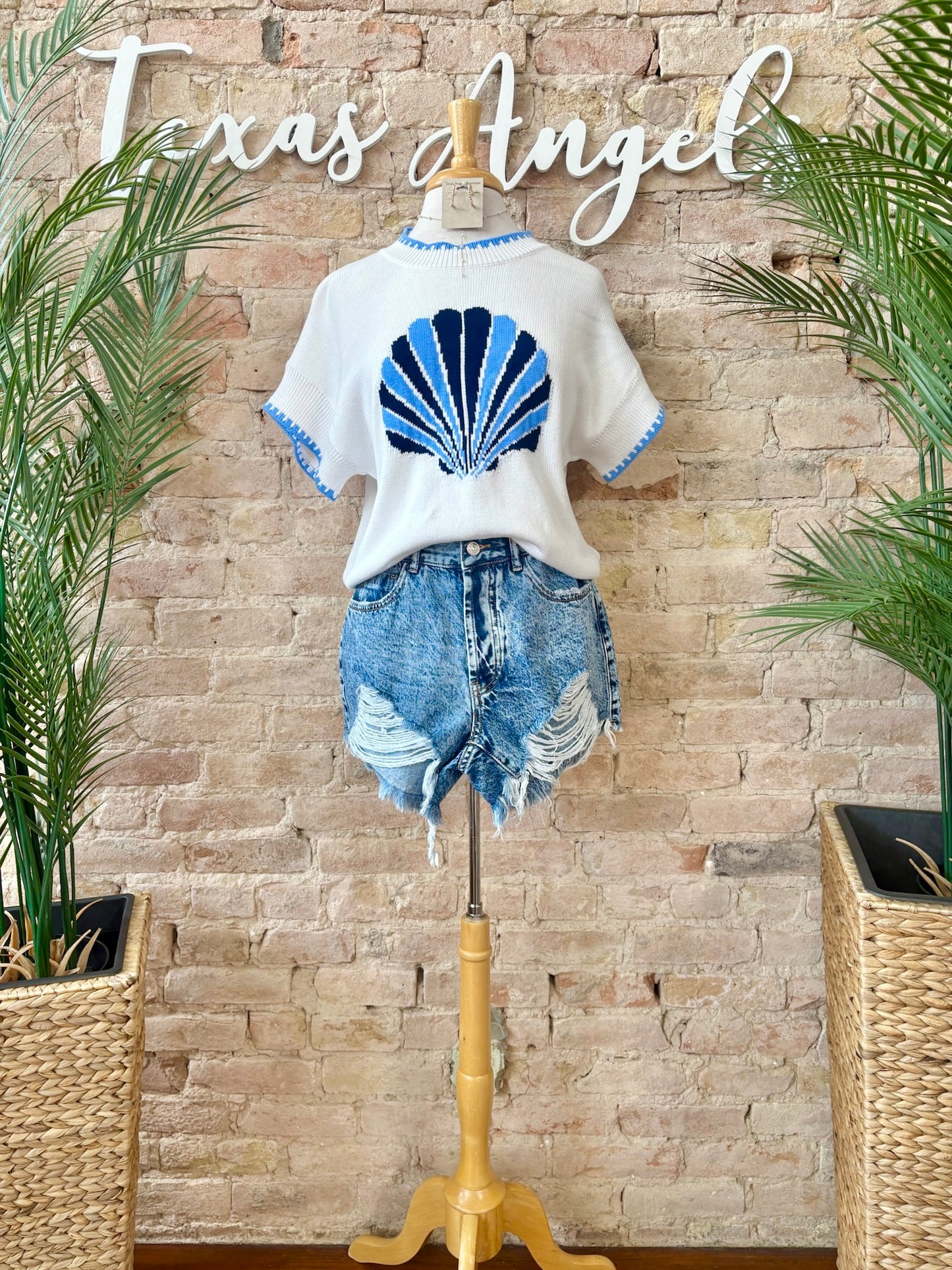 Surf Shop At Sunrise White Seashell Knit Top