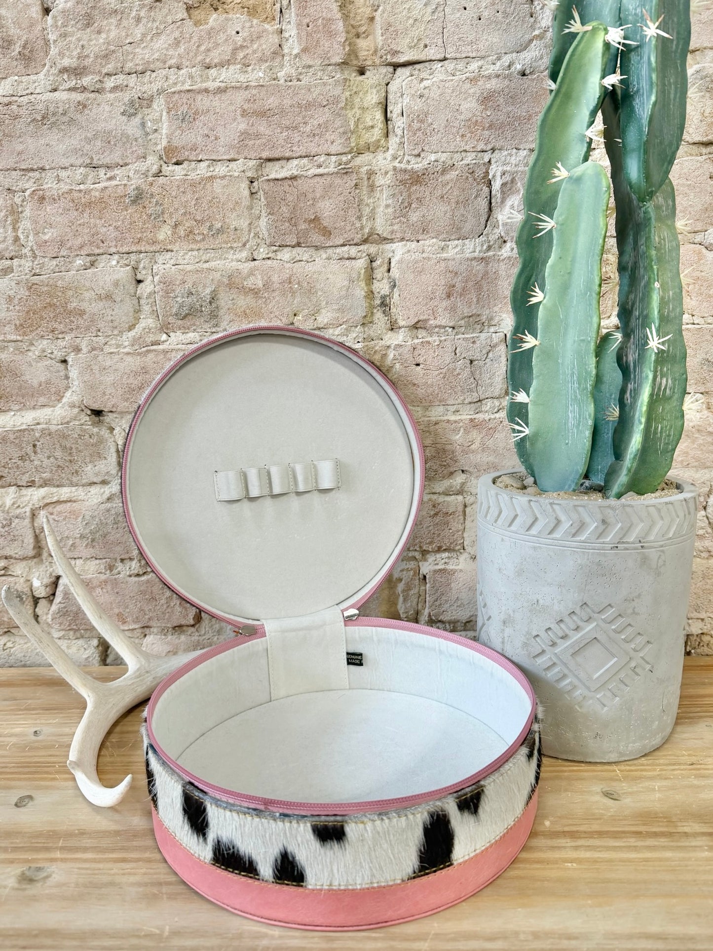 MYRA Circle Tooled Leather Pink Jewelry Box