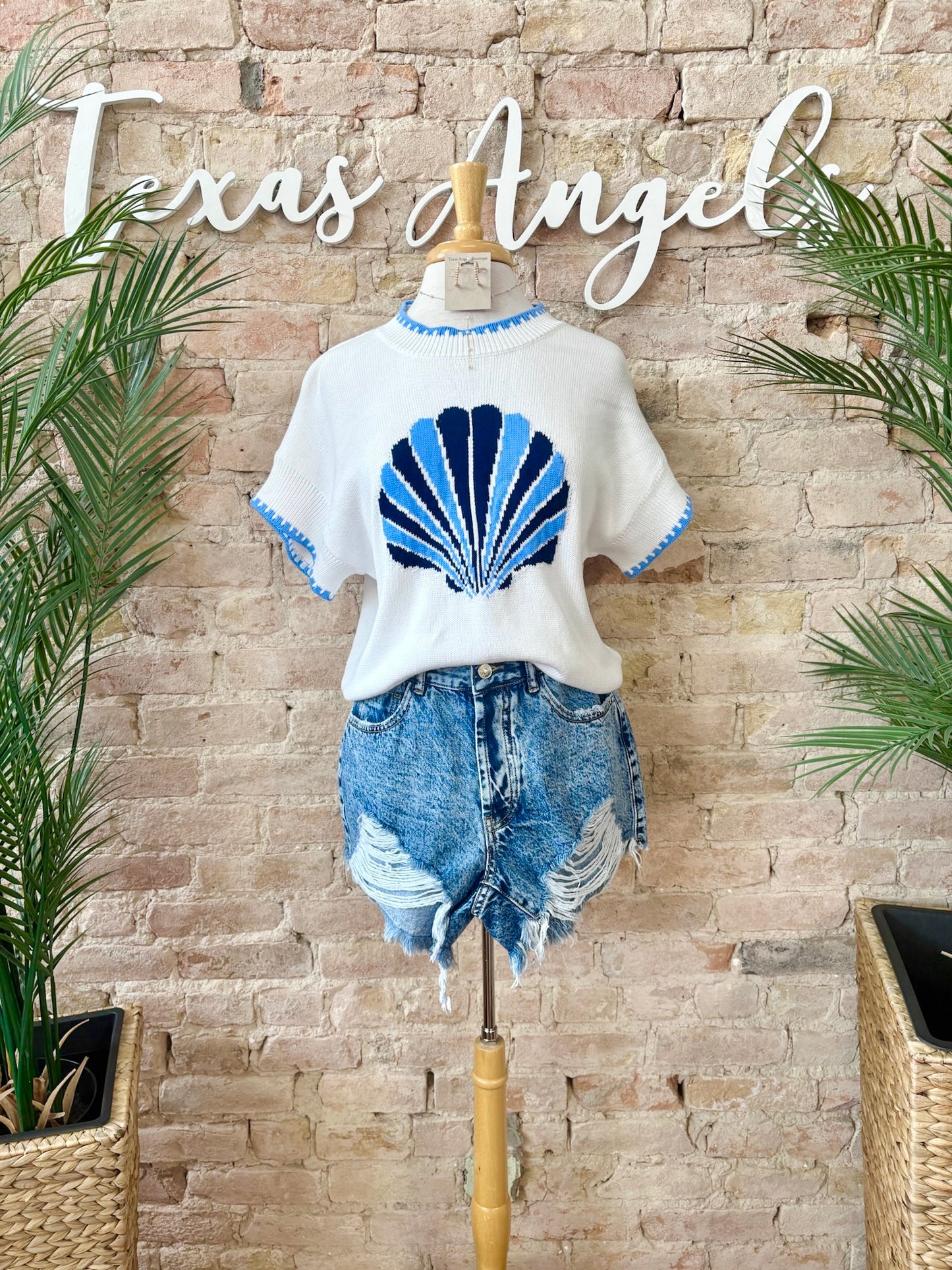 Surf Shop At Sunrise White Seashell Knit Top