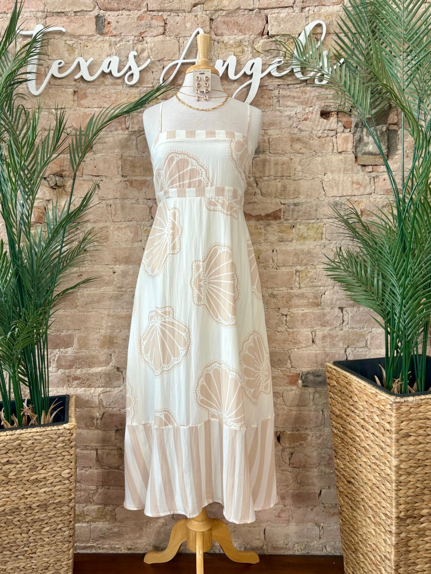 Seashells & Cocktails Mid Maxi Dress
