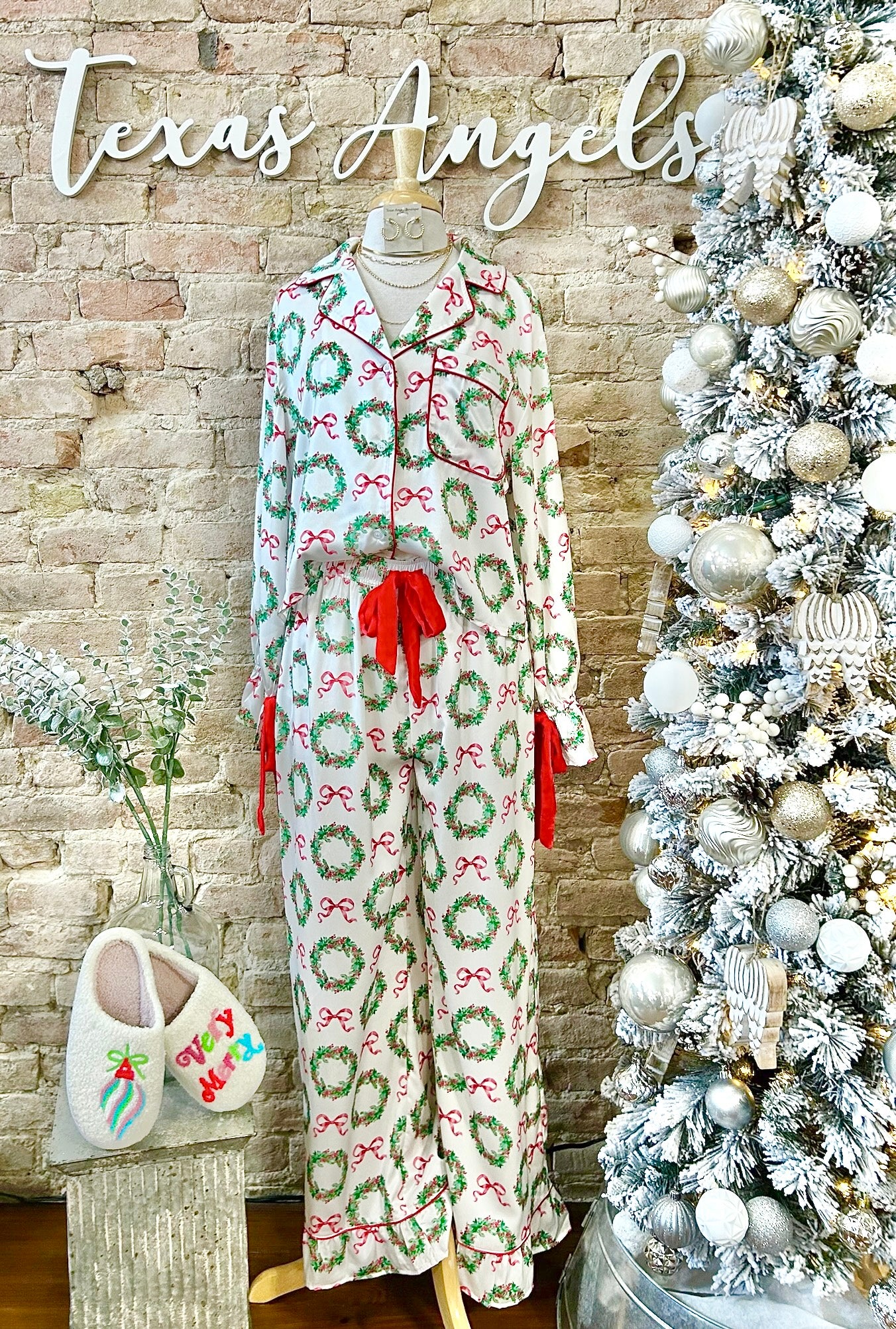 Coming Home For Christmas Wreath Satin PJ Set