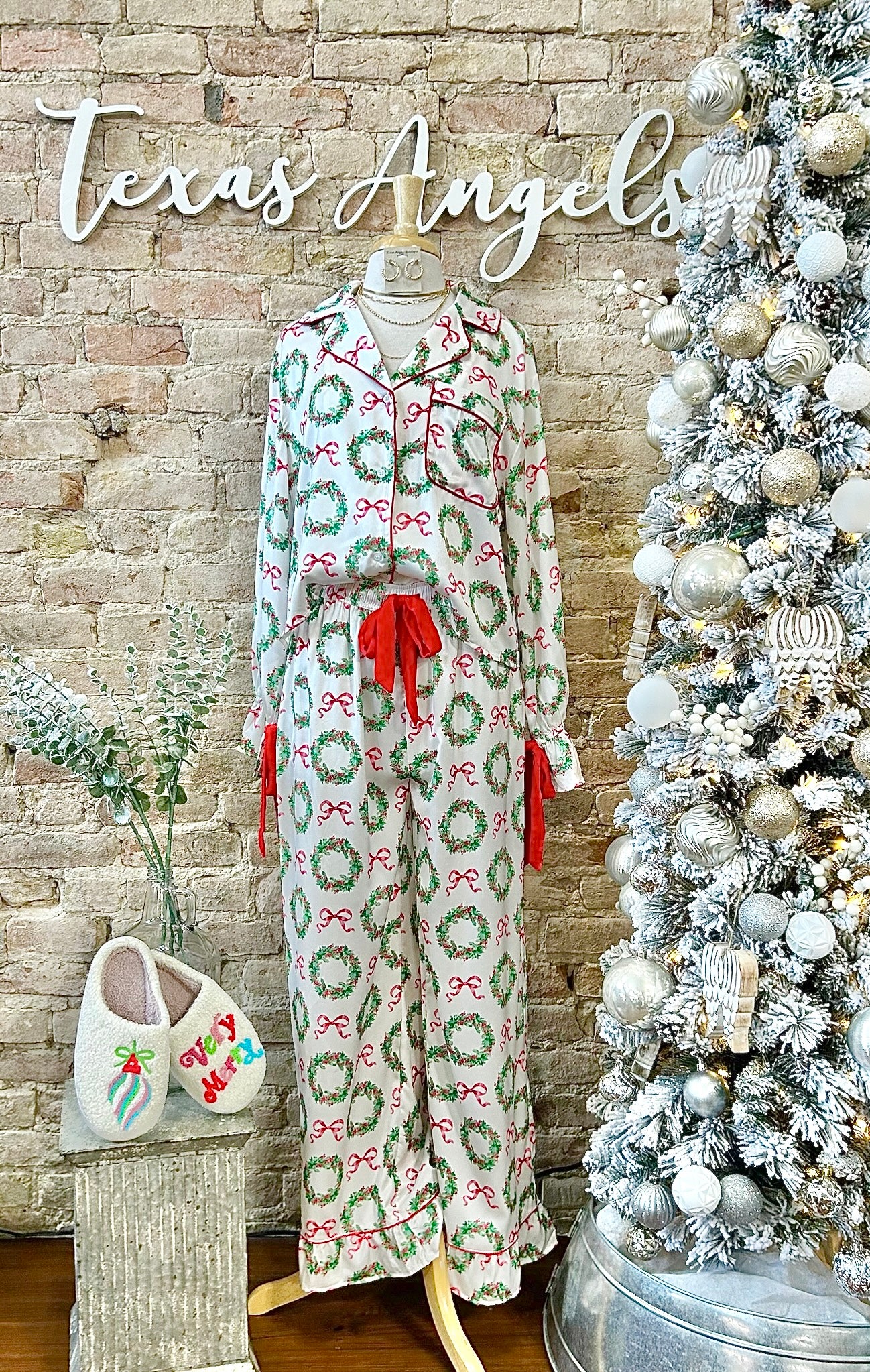 Coming Home For Christmas Wreath Satin PJ Set