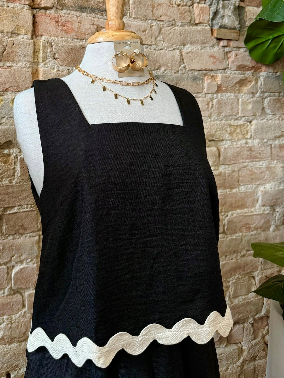 That's What She Said Black Scalloped Hem Tank