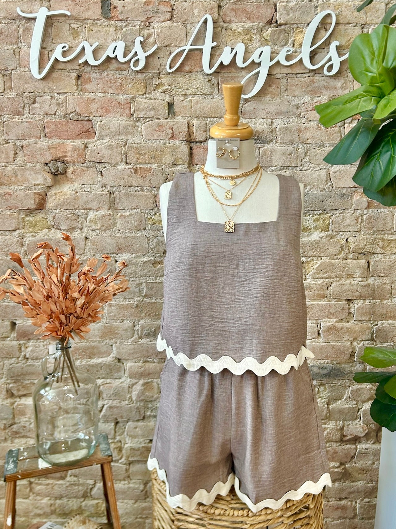 That's What She Said Mocha Scalloped Hem Tank