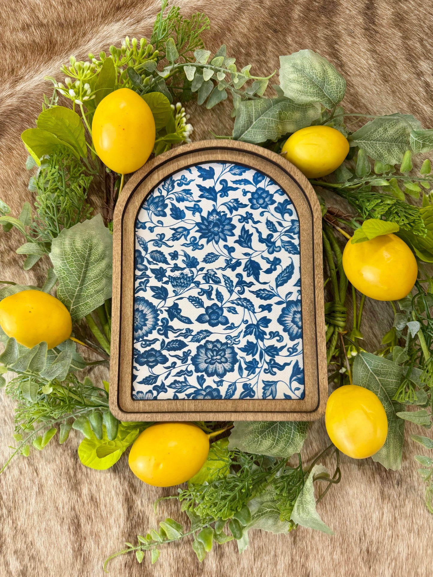 Arched Blue Willow Frame Canvas Decor